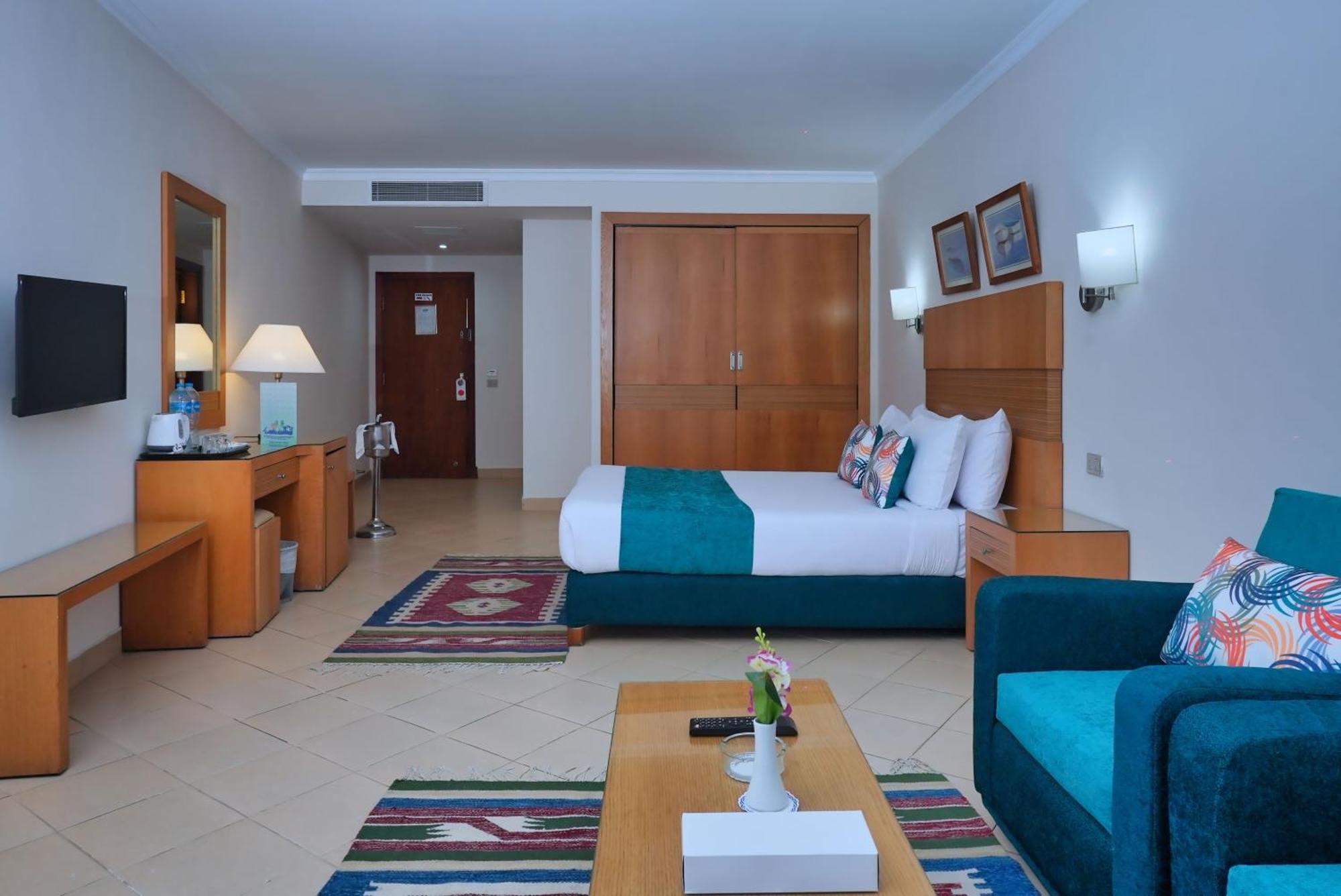 Resort Eagles Downtown Zahabia & Aqua Park